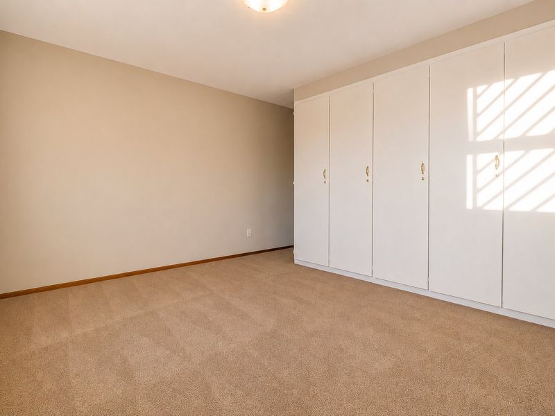 2 Bedroom Apartment with Breathtaking Views in a Secure Complex - Photo 7