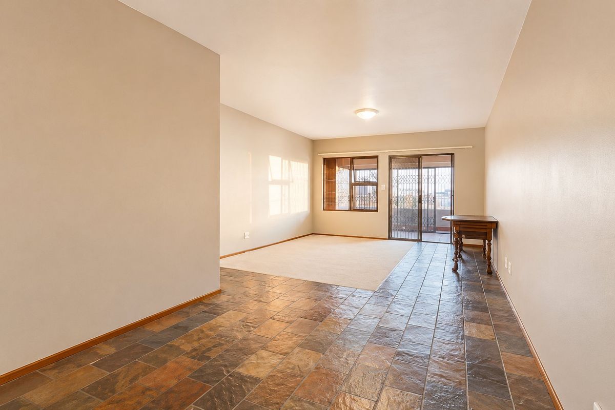 2 Bedroom Apartment with Breathtaking Views in a Secure Complex - Photo 2