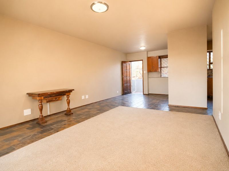 2 Bedroom Apartment with Breathtaking Views in a Secure Complex - Photo 3