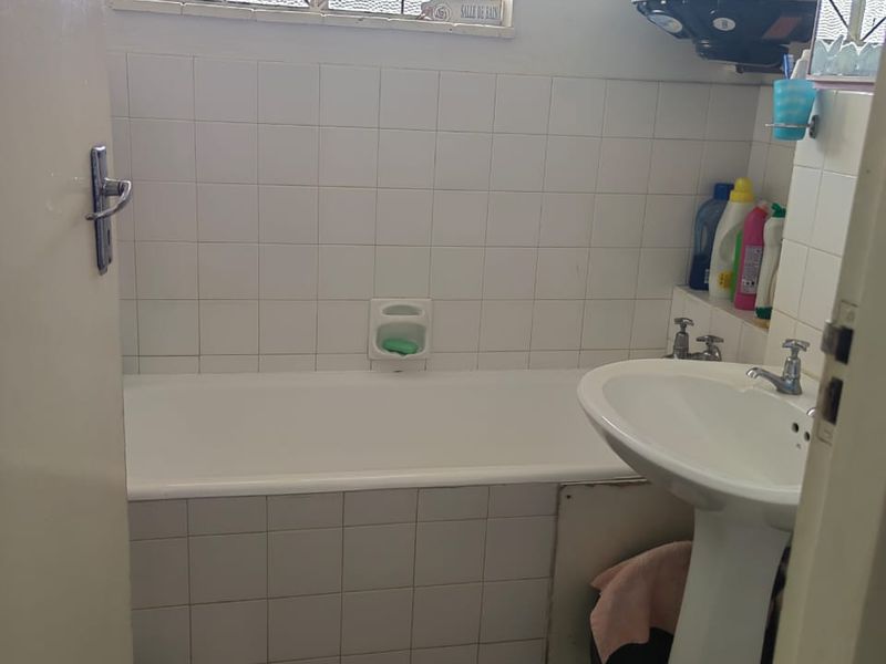 1.5 Bedrooms, 1 Bathroom Apartment To Let In Umbilo, Durban - Photo 5