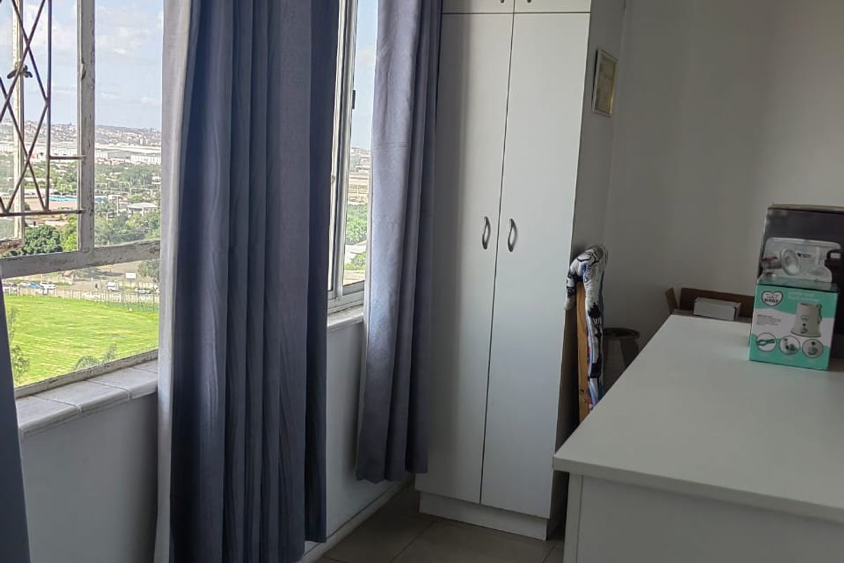 1.5 Bedrooms, 1 Bathroom Apartment To Let In Umbilo, Durban - Photo 3