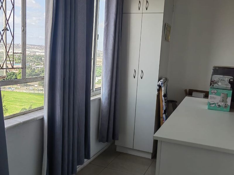 1.5 Bedrooms, 1 Bathroom Apartment To Let In Umbilo, Durban - Photo 3