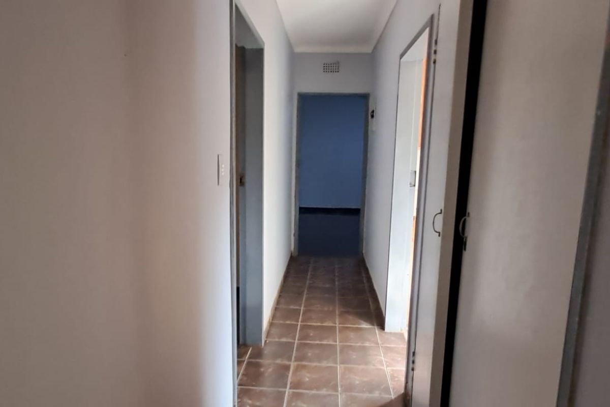 Spacious 3-Bedroom Family Home on a Large Corner Stand - Photo 4