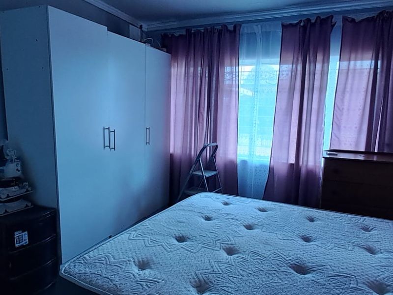 Spacious 3-Bedroom Family Home on a Large Corner Stand - Photo 7