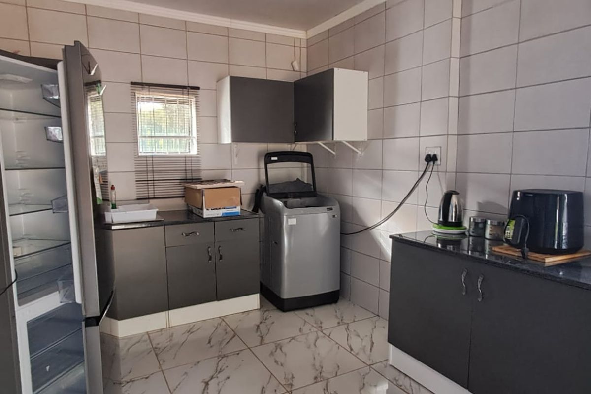 Spacious 3-Bedroom Family Home on a Large Corner Stand - Photo 3