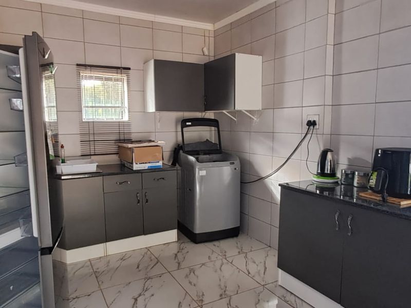Spacious 3-Bedroom Family Home on a Large Corner Stand - Photo 3