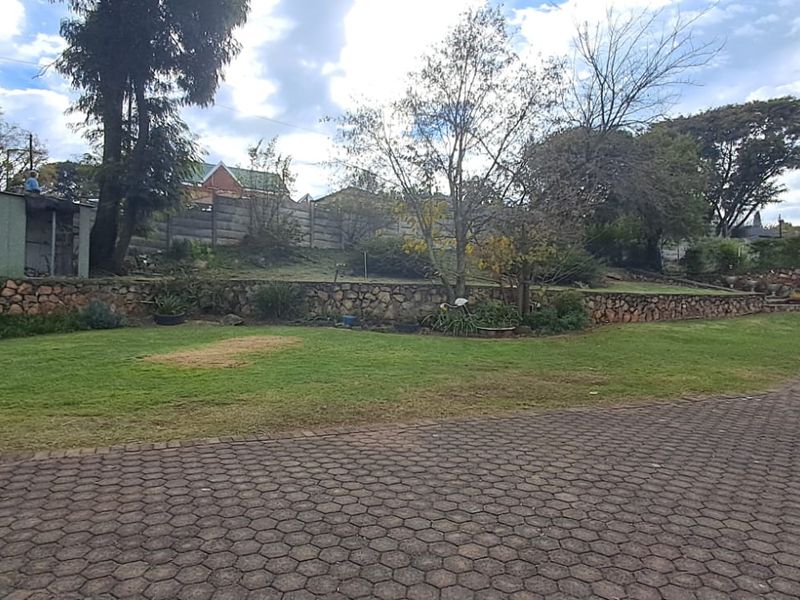 Spacious Family Home with Pool, Fibre & Excellent Security in Breaunanda - Photo 2