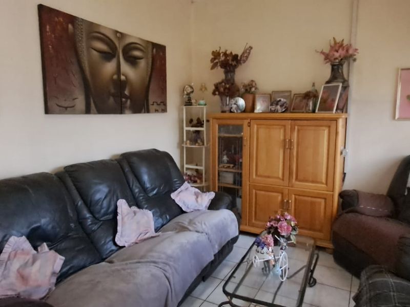 Spacious Family Home with Pool, Fibre & Excellent Security in Breaunanda - Photo 5