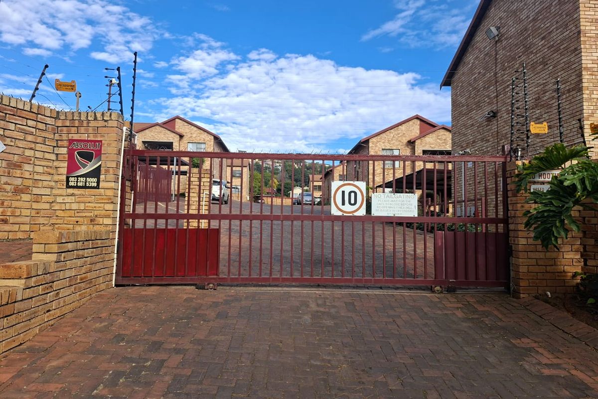 Charming 2-Bedroom Apartment in Azalea Estate, Roodekrans - Photo 3