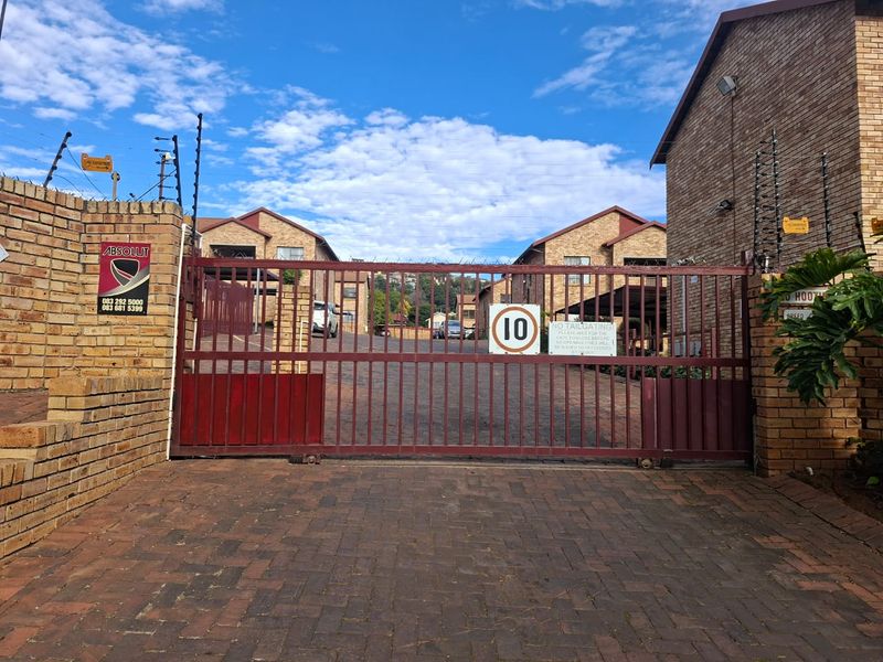 Charming 2-Bedroom Apartment in Azalea Estate, Roodekrans - Photo 3
