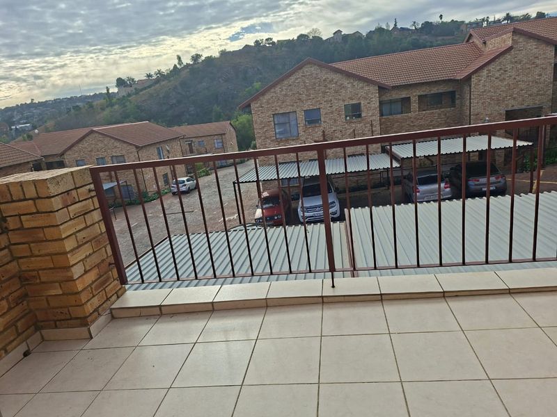 Charming 2-Bedroom Apartment in Azalea Estate, Roodekrans - Photo 8