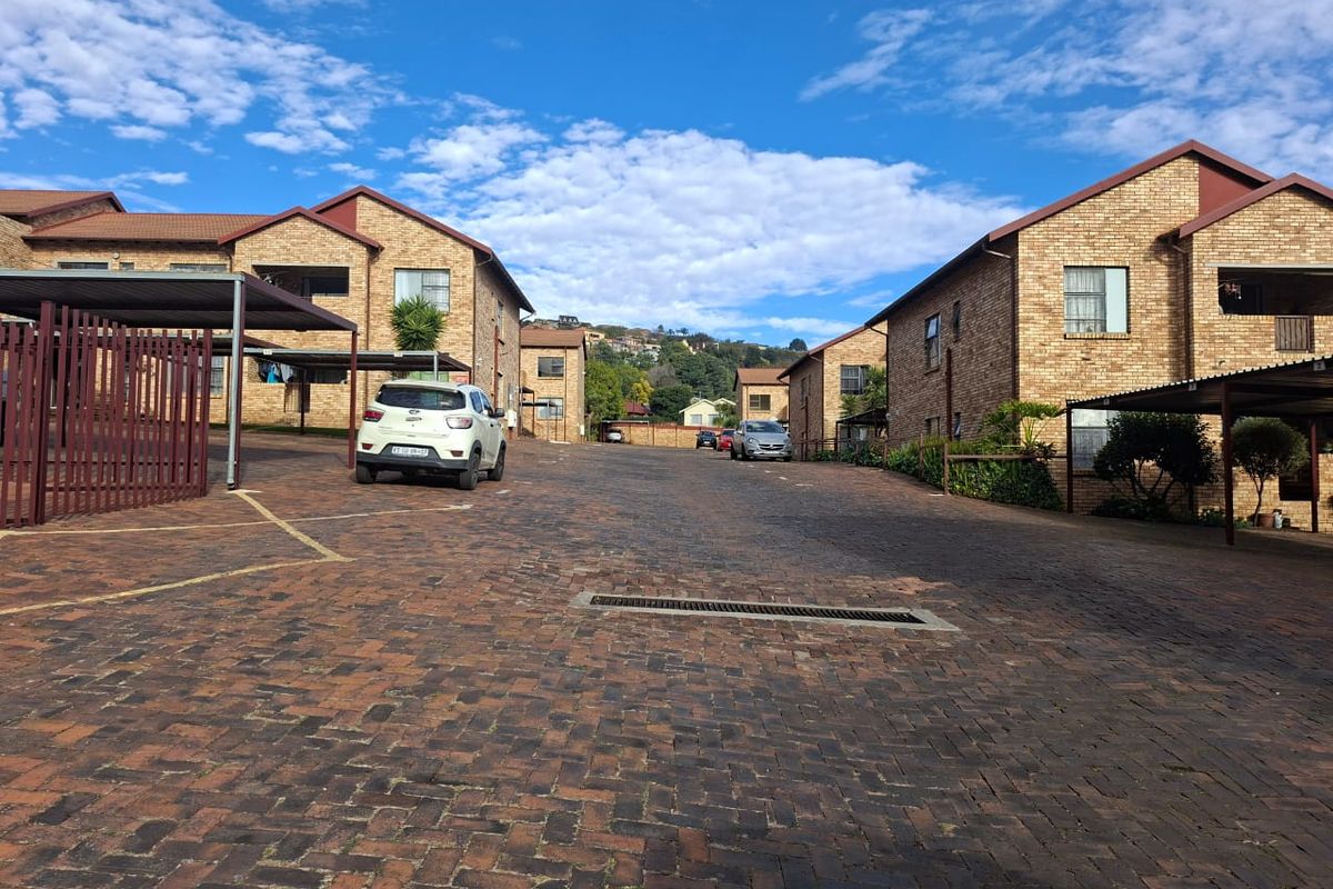 Charming 2-Bedroom Apartment in Azalea Estate, Roodekrans - Photo 4