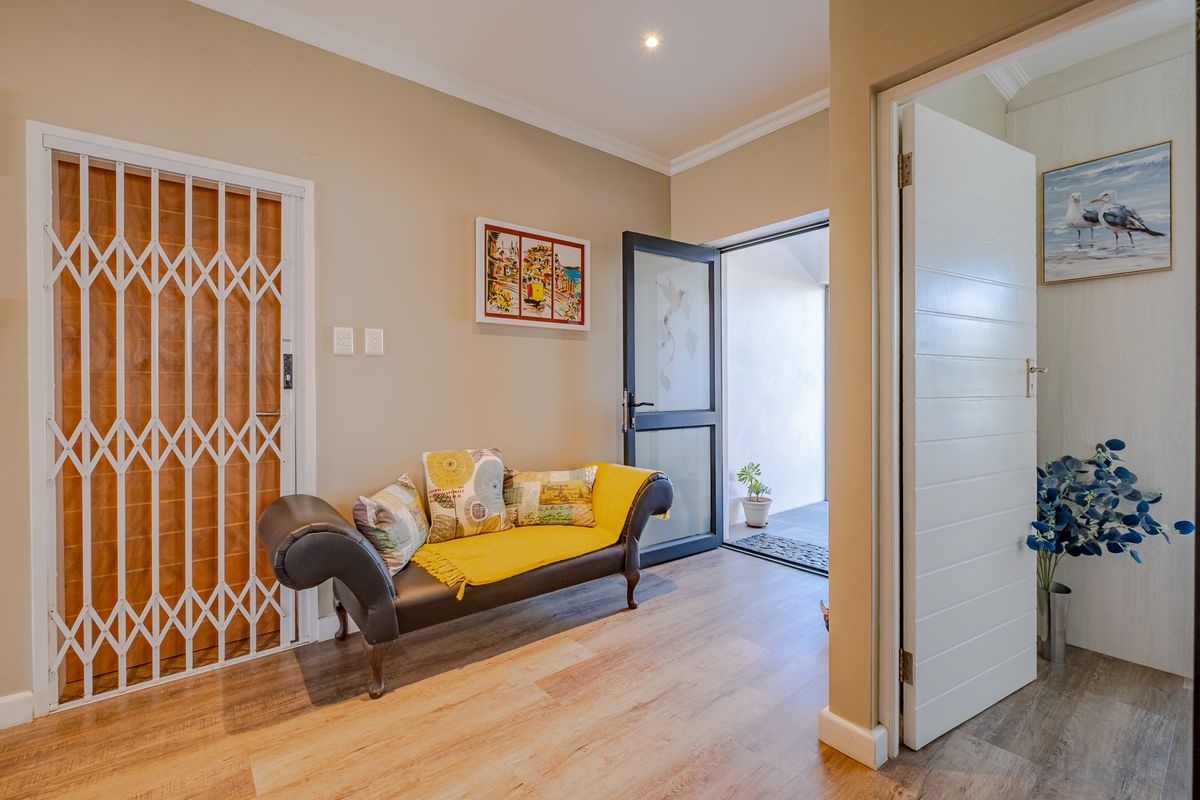 Architectural Gem in Secure Mooizicht Gardens Estate, Sandbaai, Hermanus - Photo 5