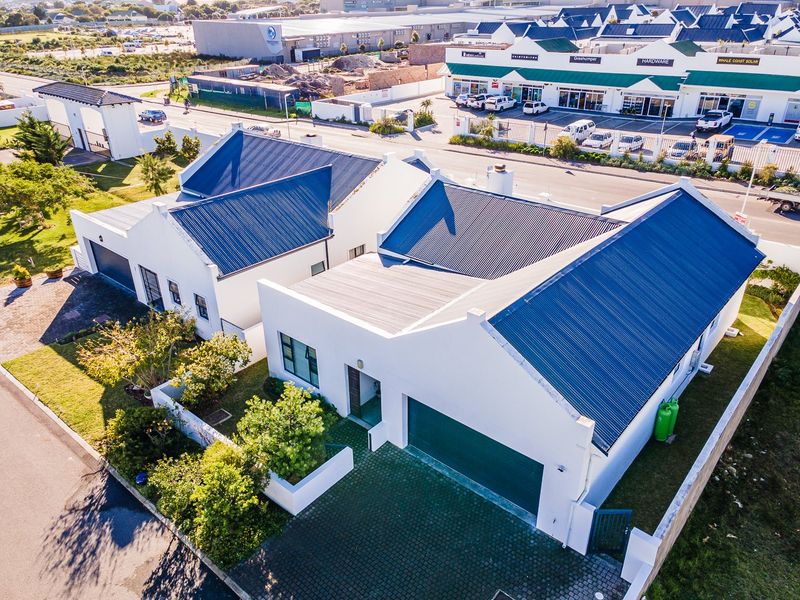 Architectural Gem in Secure Mooizicht Gardens Estate, Sandbaai, Hermanus - Photo 2