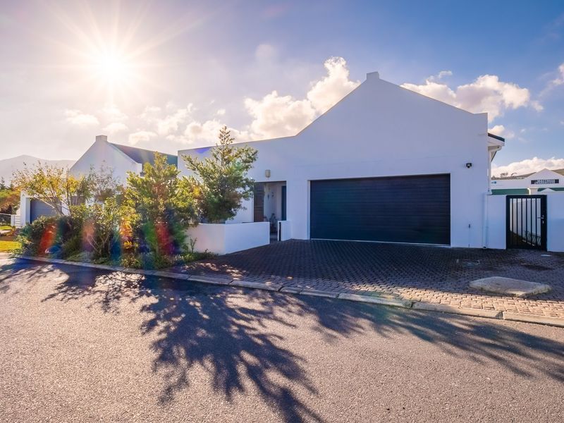 Architectural Gem in Secure Mooizicht Gardens Estate, Sandbaai, Hermanus - Photo 3