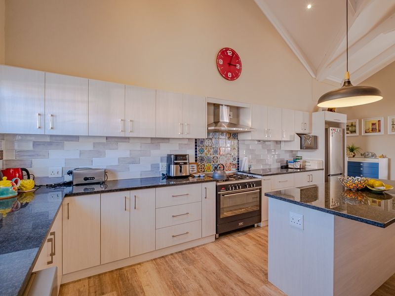 Architectural Gem in Secure Mooizicht Gardens Estate, Sandbaai, Hermanus - Photo 10