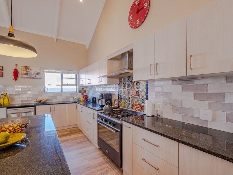 Architectural Gem in Secure Mooizicht Gardens Estate, Sandbaai, Hermanus - Photo 9