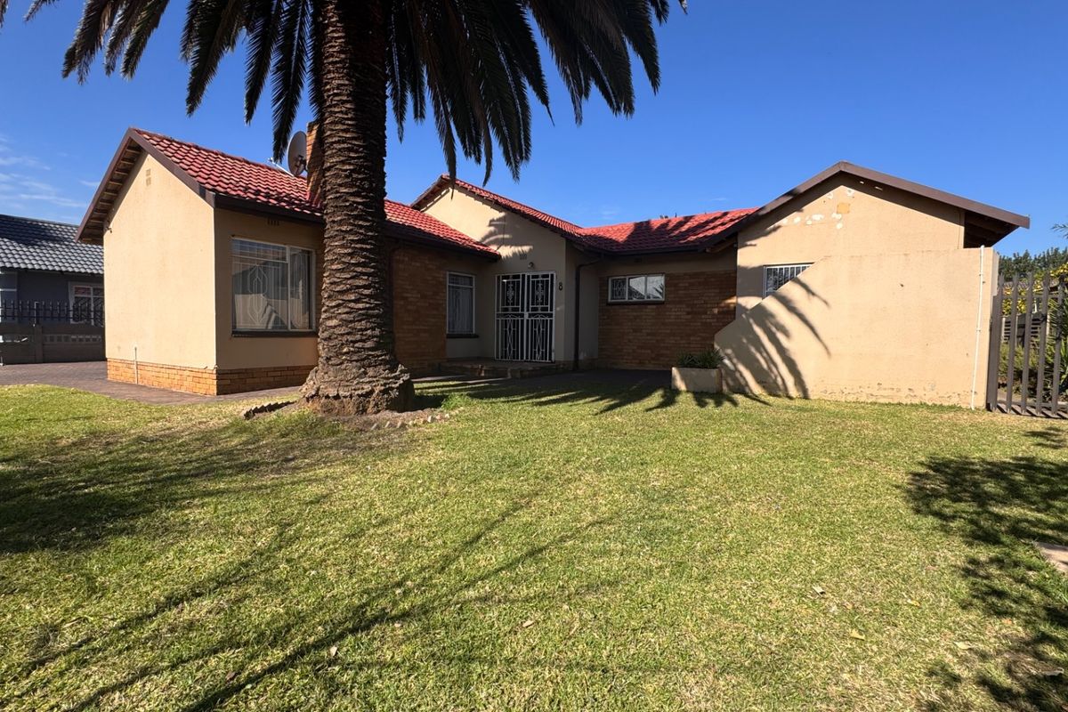 A home that has it all, space, comfort and potential flat in Vanderbijlpark, SE6 - Photo 5