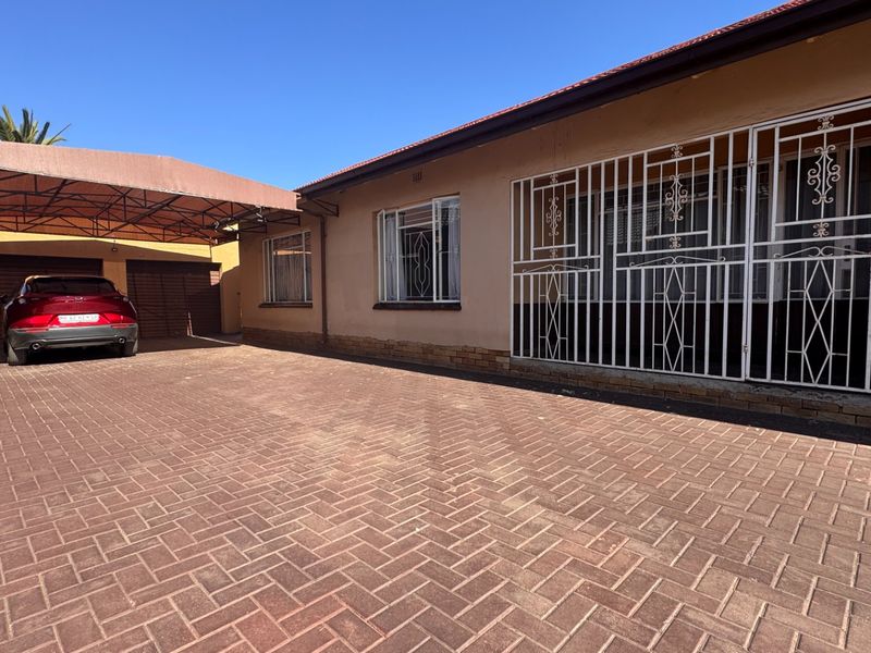 A home that has it all, space, comfort and potential flat in Vanderbijlpark, SE6 - Photo 8