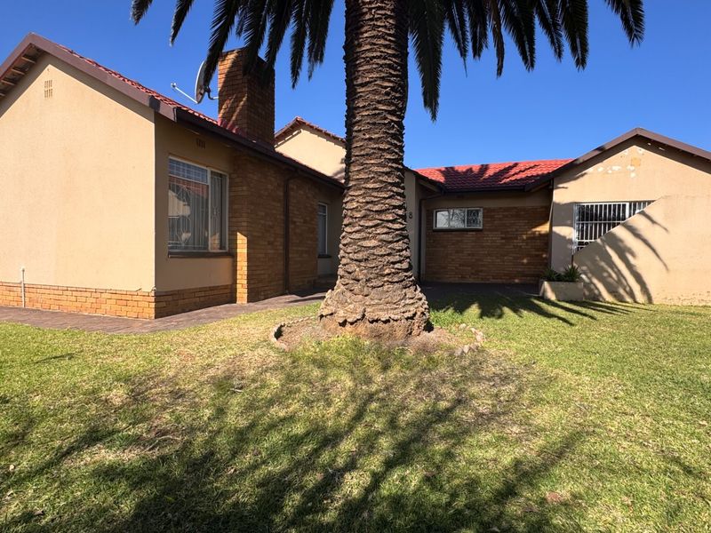 A home that has it all, space, comfort and potential flat in Vanderbijlpark, SE6 - Photo 7