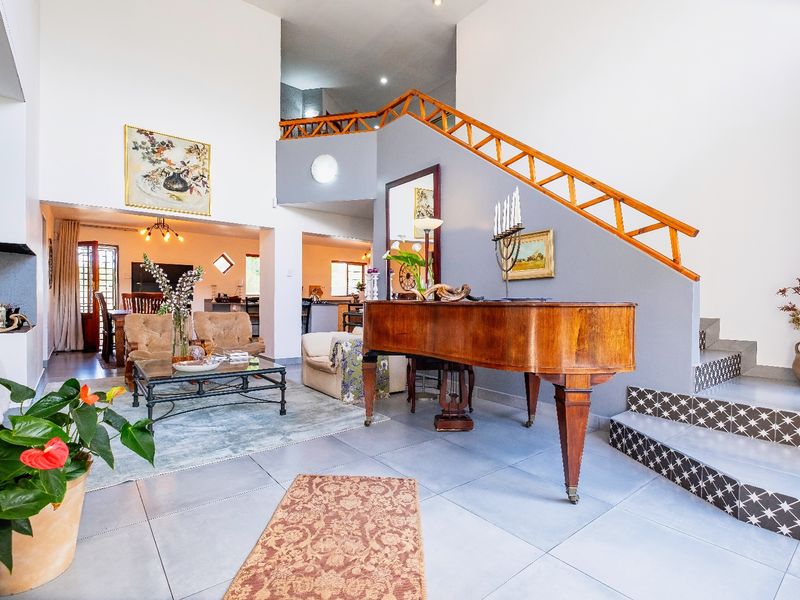 SPACIOUS FAMILY LIVING IN KING GEORGE PARK - Photo 4