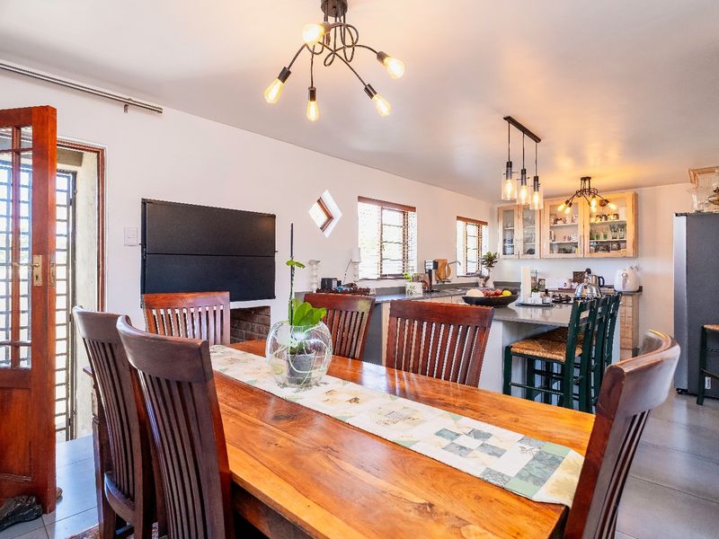 SPACIOUS FAMILY LIVING IN KING GEORGE PARK - Photo 8