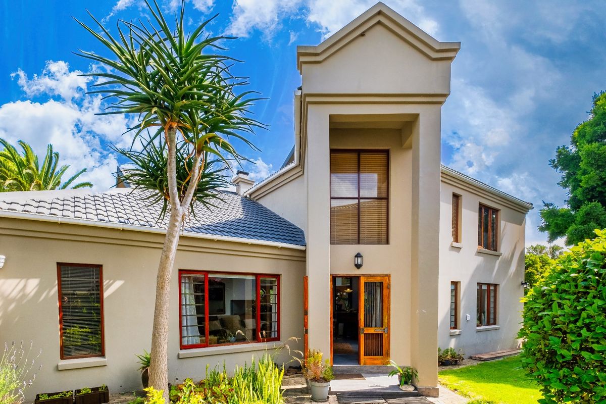 SPACIOUS FAMILY LIVING IN KING GEORGE PARK - Photo 2