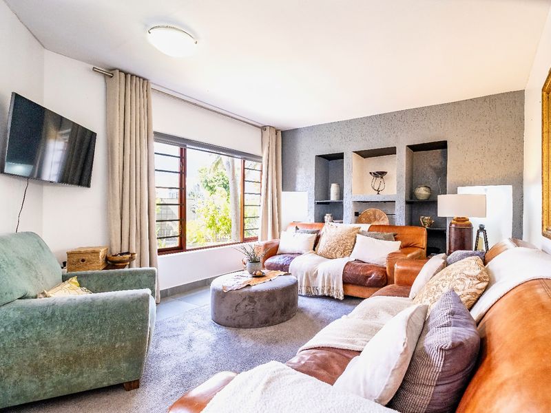 SPACIOUS FAMILY LIVING IN KING GEORGE PARK - Photo 5