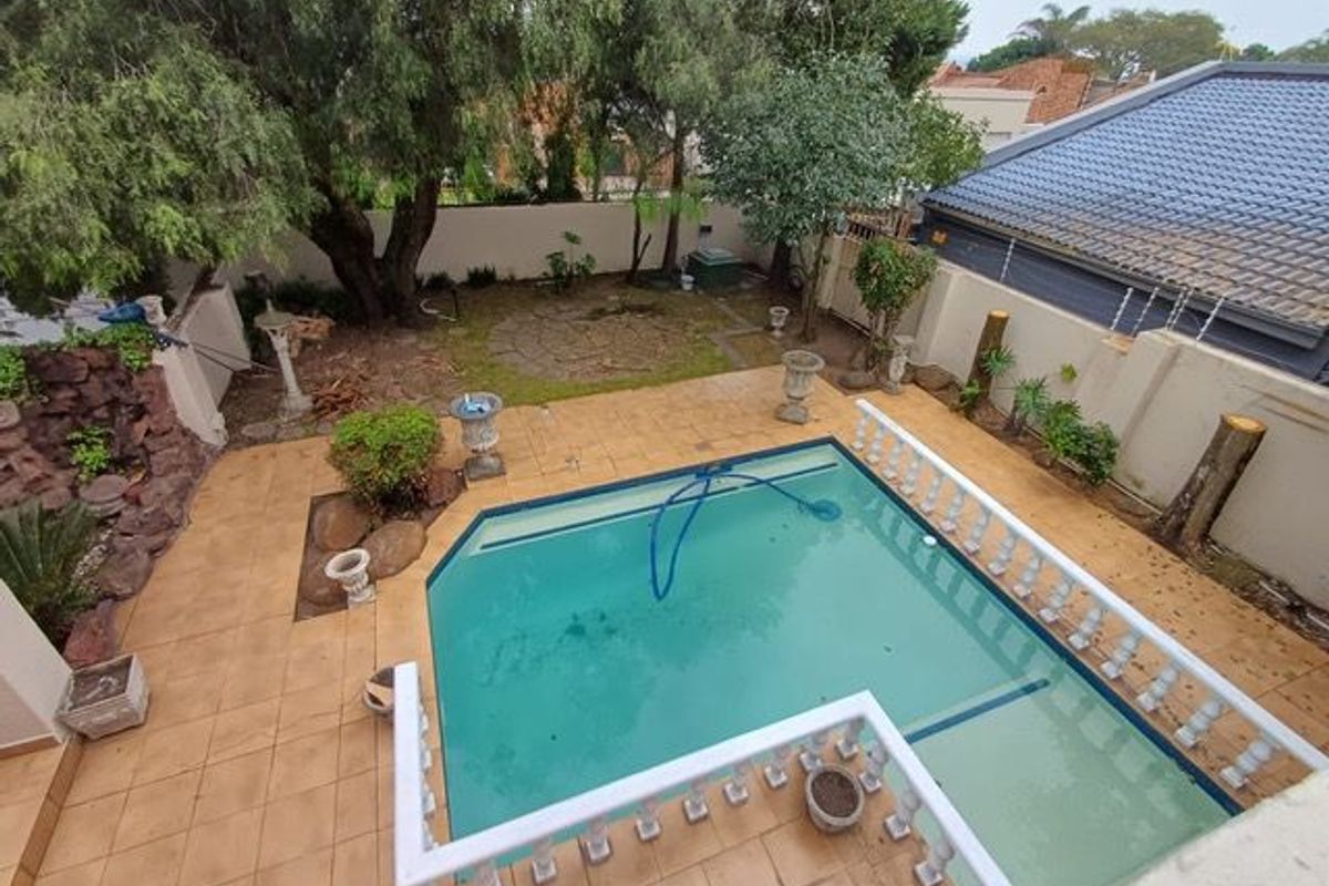 Large 3 bedroom 2 bathroom Family Home - Photo 2