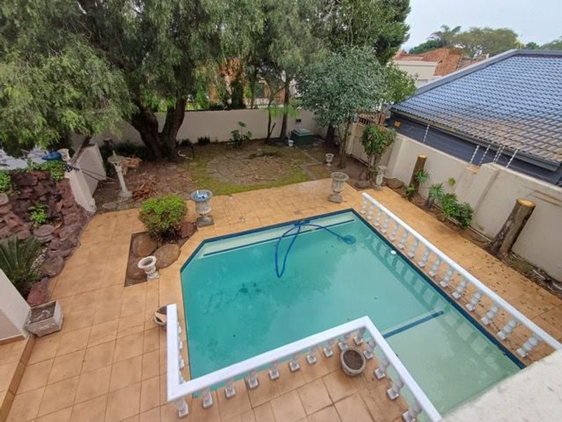 Large 3 bedroom 2 bathroom Family Home - Photo 2