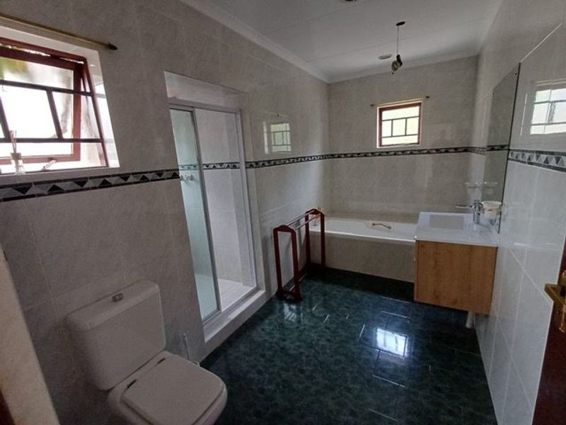 Large 3 bedroom 2 bathroom Family Home - Photo 8