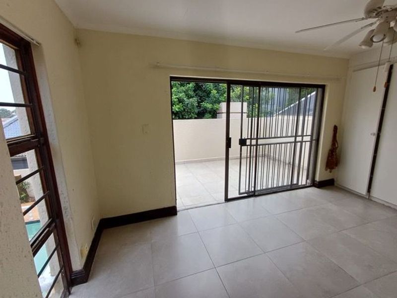 Large 3 bedroom 2 bathroom Family Home - Photo 7