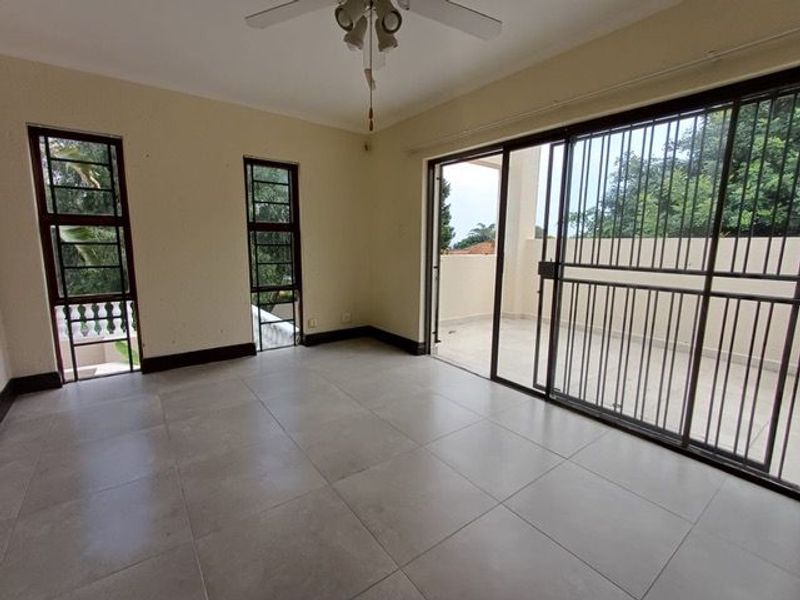 Large 3 bedroom 2 bathroom Family Home - Photo 6