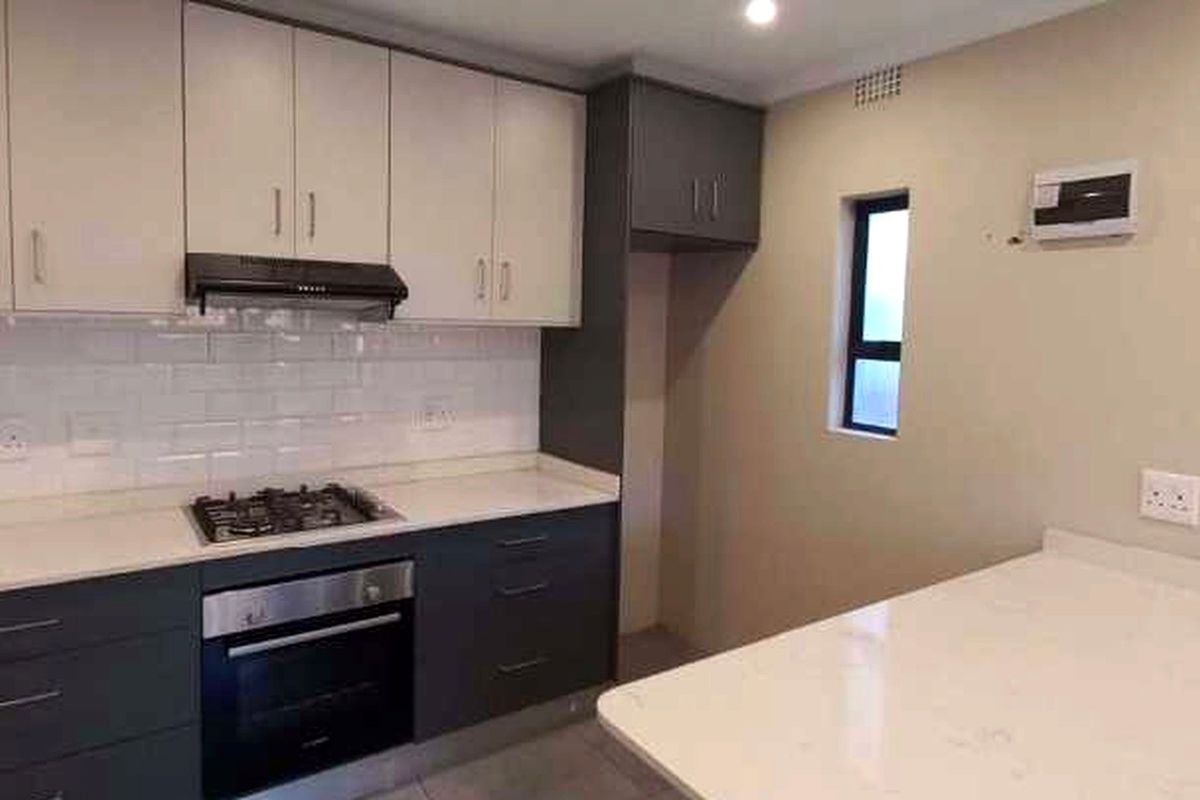 REAL ESTATE SERVICES WELCOMES YOU TO JANINE'S NEW RENTAL LISTING  - Photo 4