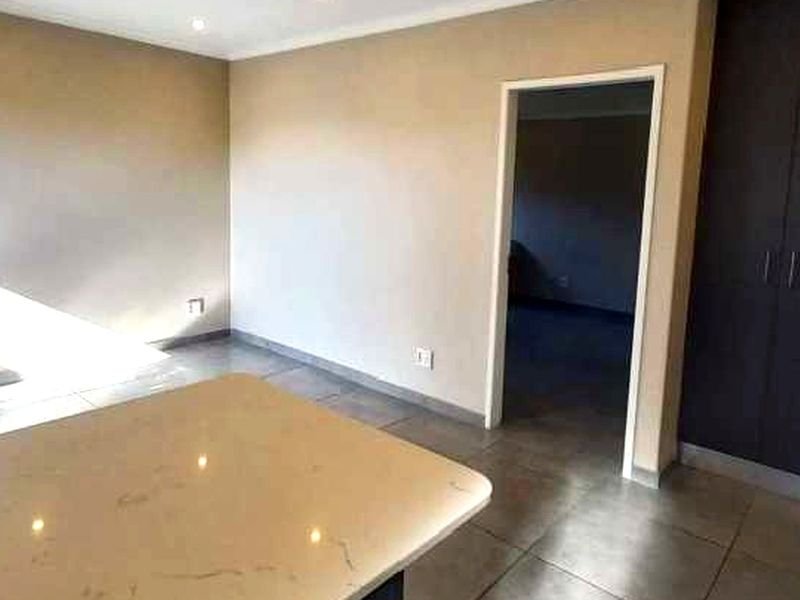 REAL ESTATE SERVICES WELCOMES YOU TO JANINE'S NEW RENTAL LISTING  - Photo 1
