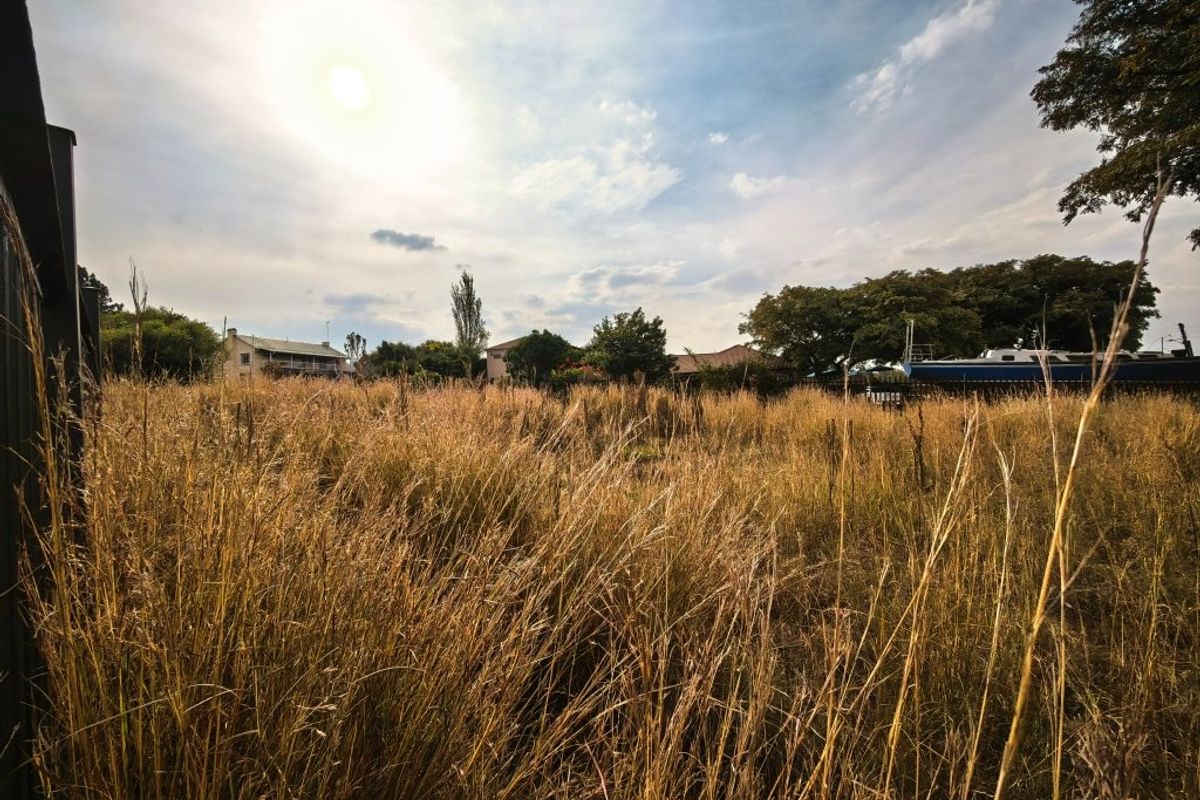 Prime Corner Stand with Uninterrupted Vaal Dam Views - Photo 4