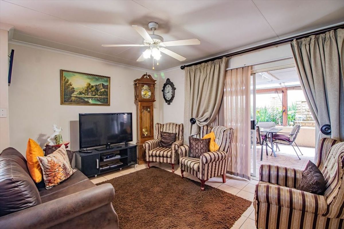 Comfortable 3-Bedroom Family Home with Excellent Features - Photo 2