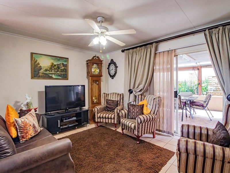 Comfortable 3-Bedroom Family Home with Excellent Features - Photo 2