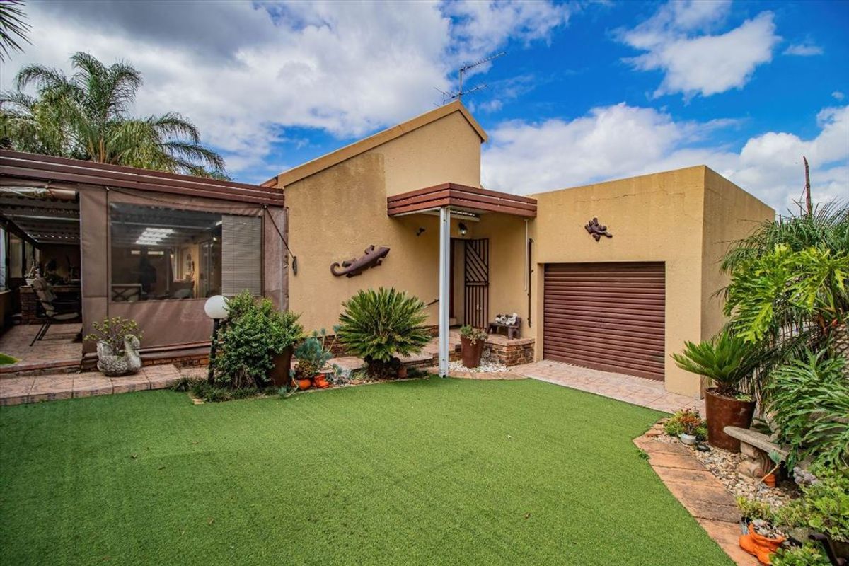 Comfortable 3-Bedroom Family Home with Excellent Features - Photo 3