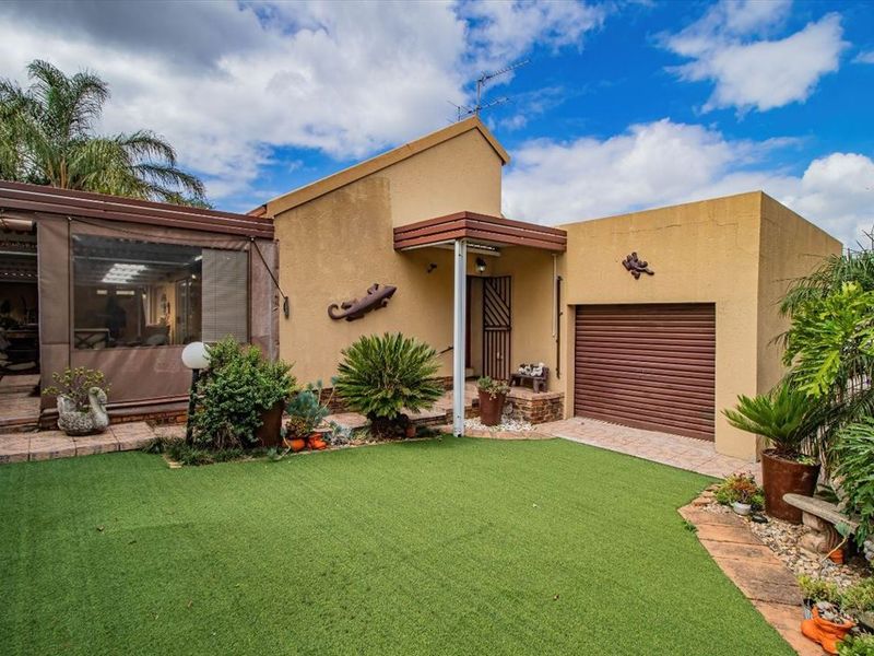 Comfortable 3-Bedroom Family Home with Excellent Features - Photo 3