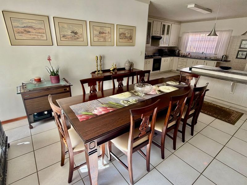 Immaculate and spacious Full-Title Townhouse. Sole and Exclusive mandate. - Photo 9