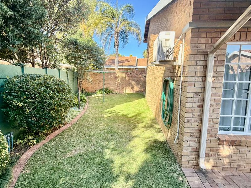 Immaculate and spacious Full-Title Townhouse. Sole and Exclusive mandate. - Photo 7