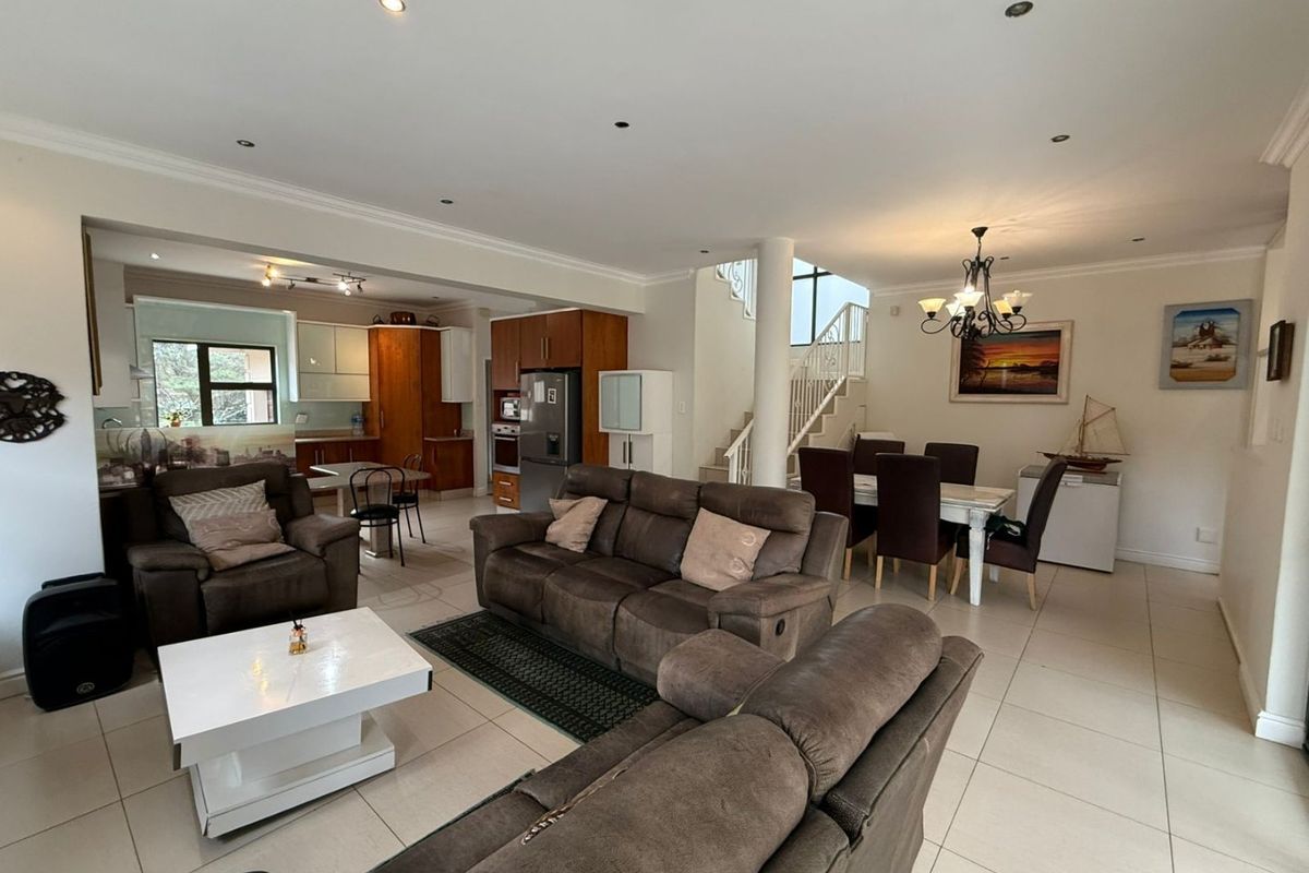 To let in Izinga, 3 bedroom pet friendly townhouse with pool. - Photo 4