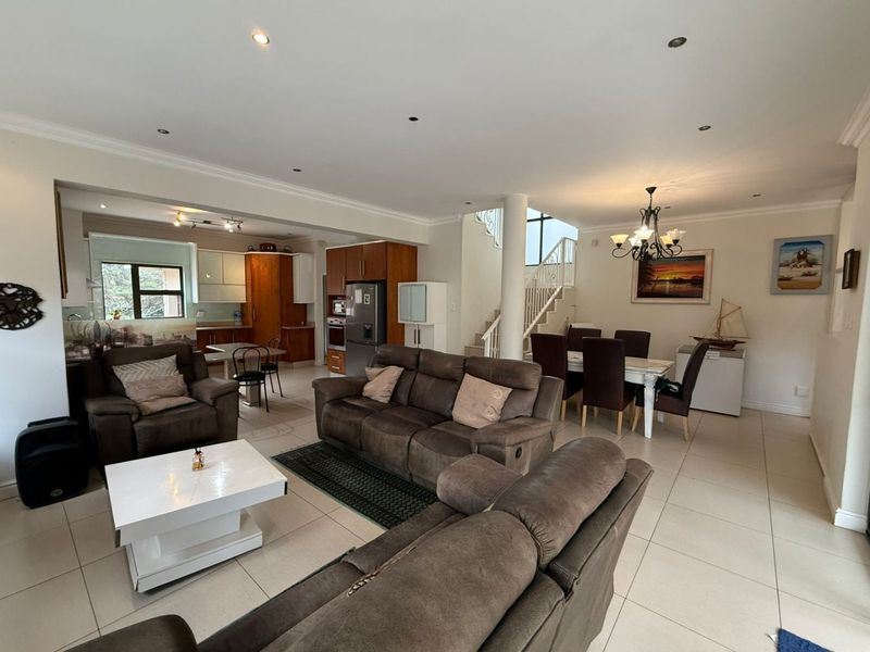 To let in Izinga, 3 bedroom pet friendly townhouse with pool. - Photo 4
