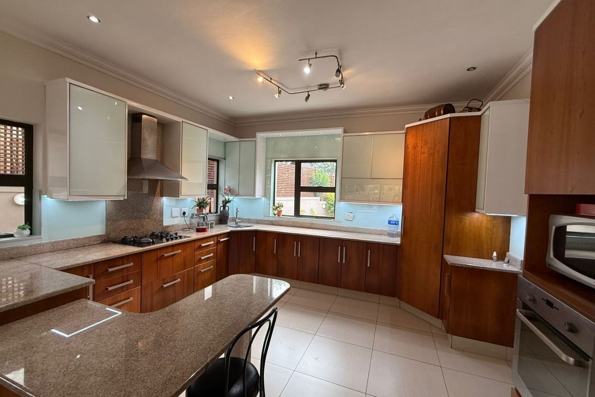 To let in Izinga, 3 bedroom pet friendly townhouse with pool. - Photo 5