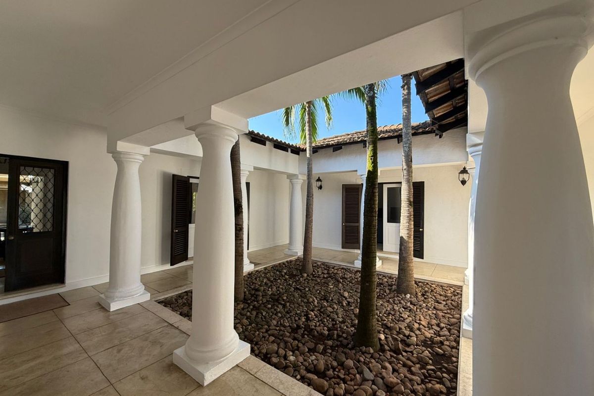 To let in Umhlanga, 4 bedroom pet friendly house with pool. - Photo 2
