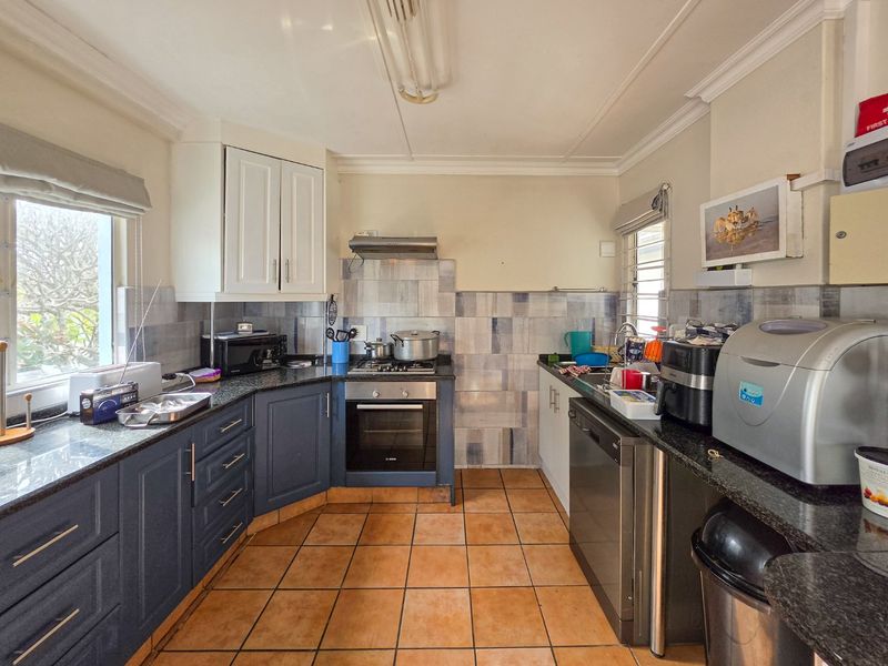 Direct Beach Access And Stunning Sea Views - Photo 8