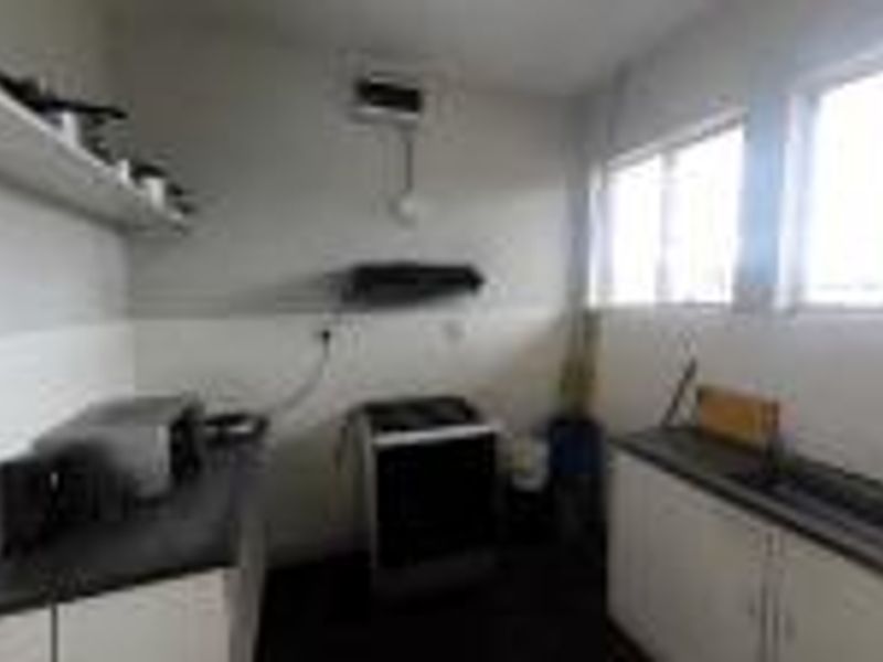 Central Pinetown 1 Bedroom apartment - Photo 8