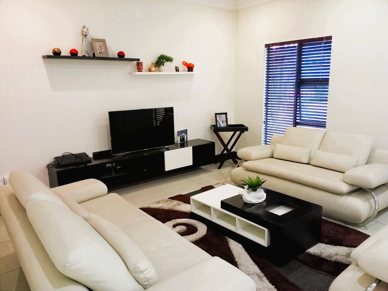 Luxurious family haven in Blue Valley Golf Estate - Photo 10