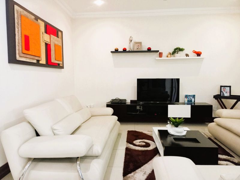 Luxurious family haven in Blue Valley Golf Estate - Photo 8
